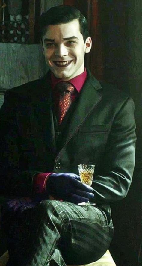 Charming #Jeremiah #Joker #Gotham Gotham Jeremiah, Joker Gotham, Cameron Monaghan Gotham, 3 Jokers, Jerome Gotham, Gotham Characters, Jeremiah Valeska, Gotham Cast, Gotham Joker