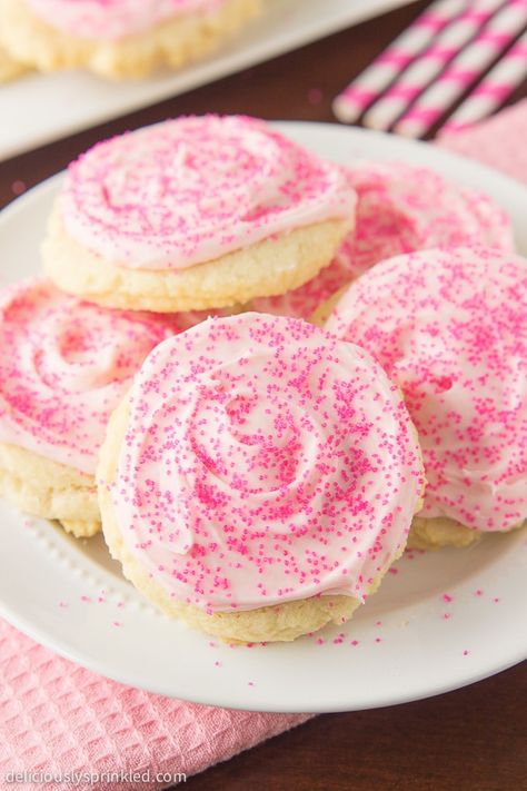 Sugar Cookie Frosting Recipe, Blondies Cookies, Cookie Frosting Recipe, Frosted Sugar Cookies, Pink Sprinkles, Pastel Cupcakes, Sugar Frosting, Chewy Sugar Cookies, Buttercream Frosting Recipe