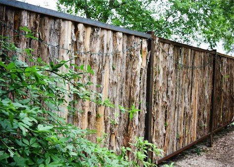 rough cedar fence - don't know where I would put it but LOVE this Lattice Garden, Country Fences, Green Fence, Rustic Fence, Farm Gate, Fencing Ideas, Pallet Fence, Horizontal Fence, Lattice Fence