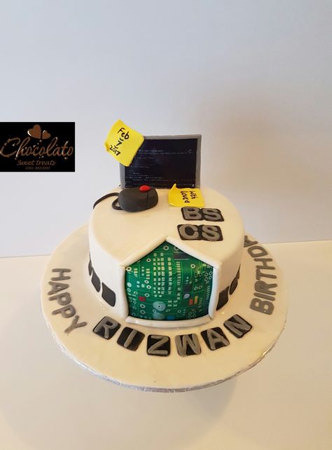 Computer Science Cake, Computer Engineer Cake, Computer Theme Cake, Cake Without Fondant, Computer Cake, Cakes Without Fondant, Science Cake, Graduation Cake Designs, Computer Theme