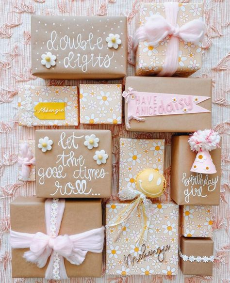 Birthday Wrapping Ideas, Hippie Birthday, Daisy Party, Birthday Goals, Gift Wrapping Inspiration, Gift Wrapping Ideas, Birthday Gift Wrapping, Paper Wrapping, Creative Gift Wrapping