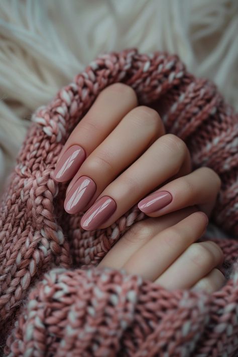 Nails For Blondes, Dark Pink Sns Nails, Fall Nails Pink Shades, Nude Nails Fall 2024, Fall Pink Nails 2024, Autumn Nude Nails 2024, Chrome Nails For Fall 2024, November Nails Colors, November Nails