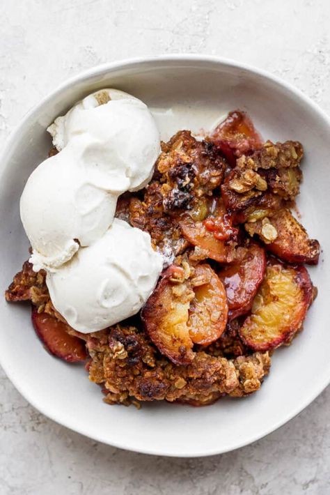 The Perfect Peach Crisp (w/ crumble topping!) - Fit Foodie Finds Sourdough Peach Crisp, Peach Crisp With Fresh Peaches, Nectarine Crisp, Fresh Peach Crisp, Easy Peach Crisp, Peach Oatmeal, Peach Crisp Recipe, Pear Crumble, Fit Foodie Finds