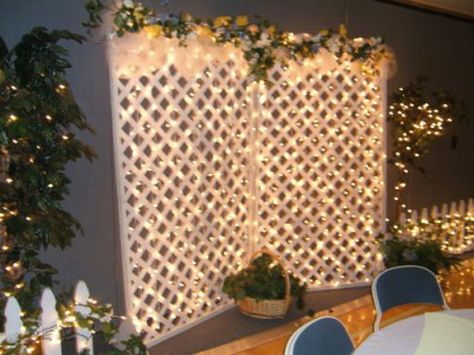 Wedding Lattice Backdrop, Lattice Backdrop Ideas, Lattice Decor Ideas, Grad Photobooth, Wedding Lattice, Lattice Backdrop, Wimbledon Style, Wedding Backdrop Lights, Lattice Wall