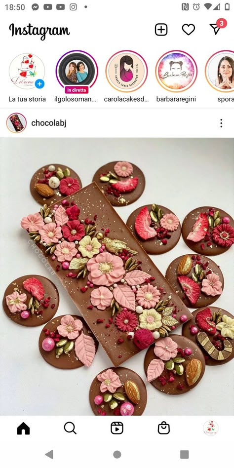 Painting On Chocolate, Chocolate Molds Recipe, Diy Chocolate Bars, Custom Chocolate Bars, Homemade Chocolate Bars, Chocolate Candy Recipes, Chocolate Work, Chocolate Slabs, Hot Chocolate Gifts