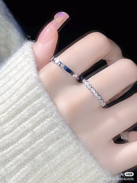 Korean Rings, Cute Promise Rings, Creative Jewelry Photography, Ancient Chinese Clothing, Korean Jewelry, Fairy Jewelry, Cute Friend Photos, Hand Model, Girly Shoes