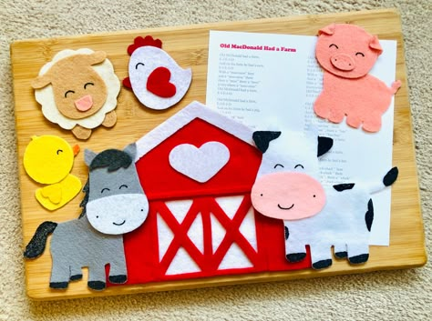 Felt Story Boards Ideas, Felt Board Songs, Felt Farm Animals, Diy Felt Board, Felt Board Patterns, Felt Story, Flannel Board Stories, Felt Boards, Fuzzy Felt