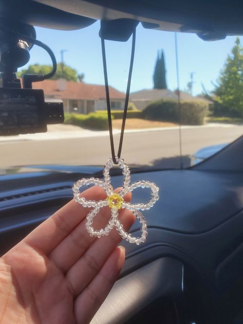 Beaded Rear View Mirror Decor, Things To Hang In Your Car, Handmade Car Decor, Beaded Car Accessories, Cute Things To Hang From Car Mirror, Cute Rear View Mirror Decor, Car Accessories Preppy, Car Sun Catchers, Cute Car Charms