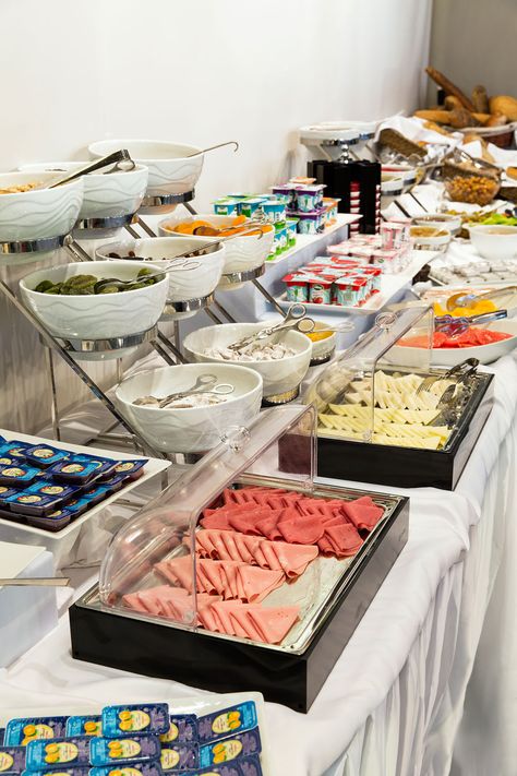 Buffet Breakfast Ideas Hotel, Hotel Breakfast Buffet Display, Boarding School Food, Breakfast Ideas Buffet, Breakfast Catering Display, Buffet Breakfast Ideas, Hotel Breakfast Ideas, Hotel Breakfast Buffet Ideas, English Breakfast Buffet