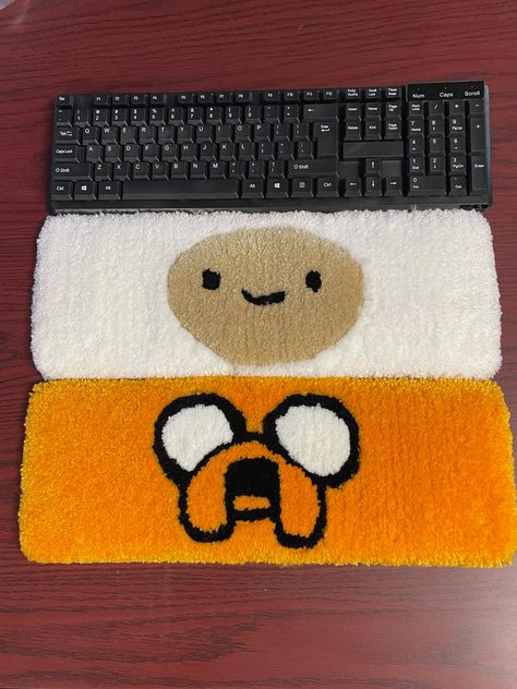 What time is it??!! Adventure Time Dress up your work space with Finn and Jake! Adventure Time Rug, Keyboard Rug Ideas, Keyboard Rug, Sticker Inspiration, Punch Needling, Finn And Jake, Punch Embroidery, Finn Jake, What Time Is It