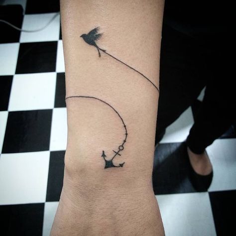 Diese süßen Bracelet-Tattoos schmücken jetzt unsere Handgelenke! | OK! Magazin Armband Tattoo Frau, Tattoo Armband, Bracelet Tattoos, Anker Tattoo, Pawprint Tattoo, Armband Tattoos, Trendy Music, Anklet Tattoos, Tattoo Trend