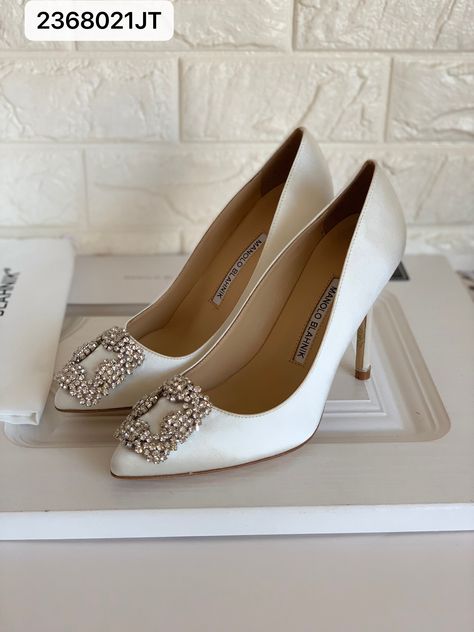 Bridal Manolo Blahnik, Manolo Blahnik Bridal Shoes, Manolo Blahnik Bridal, Manolo Blahnik White Heels, Wedding Shoes Manolo Blahnik, White Manolo Blahnik Wedding Shoes, White Manolo Blahnik, Manolo Blahnik Wedding, Manolo Blahnik Wedding Shoes