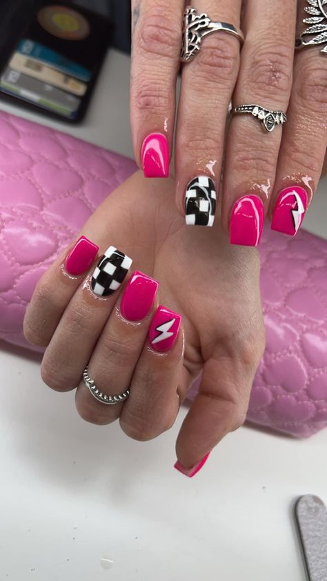 Race Nails Designs Checkered Flag, Race Car Nails Designs, Racing Nails Designs, Formula One Nails, Lightning Mcqueen Nails, Race Car Nails, Race Nails, Racing Nails, Rockabilly Nails