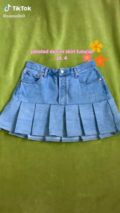 Sew Mini Skirt, Pleated Denim Skirt, Decorating Bathroom, Upcycle Clothes Diy, Diy Vetement, Diy Clothes Design, Diy Fashion Clothing, Tiny Bathroom, Sewing Design