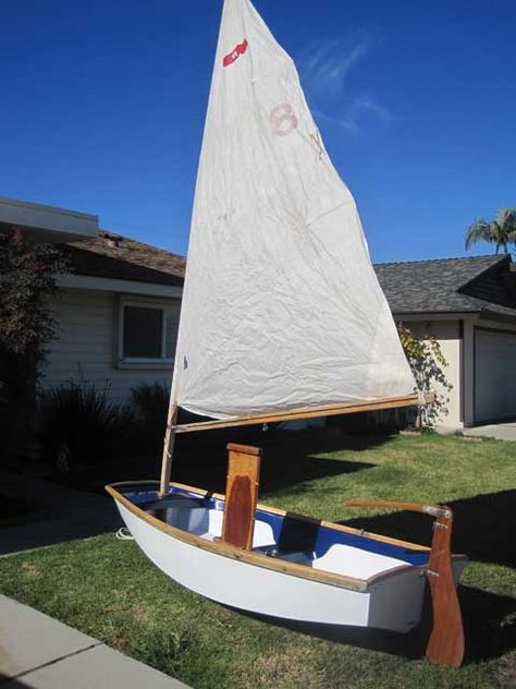 Small Sailboats For Sale, Sailboats For Sale, Small Sailboats, Boston Whaler, Wooden Boat Building, Full Sail, Moving To Florida, Boat Party, Yacht For Sale