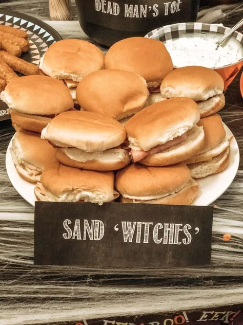 Hocus Pocus Birthday Party Kids, Witch Themed Food, Hocus Pocus Food Ideas, Hocus Pocus Food, Hosting Halloween, Hocus Pocus Halloween Party, Hocus Pocus Party Decoration, Theme Dinners, Hocus Pocus Movie