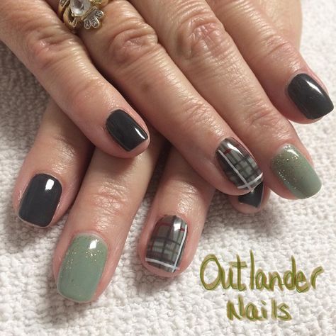 Outlander nail art Outlander Nail Art, Scotland Inspired Nails, Scotland Nail Design, Scottish Nail Designs, Scotland Nails Art, Scottish Nail Art, Outlander Nails, Outlander Crafts, Scotland Nails