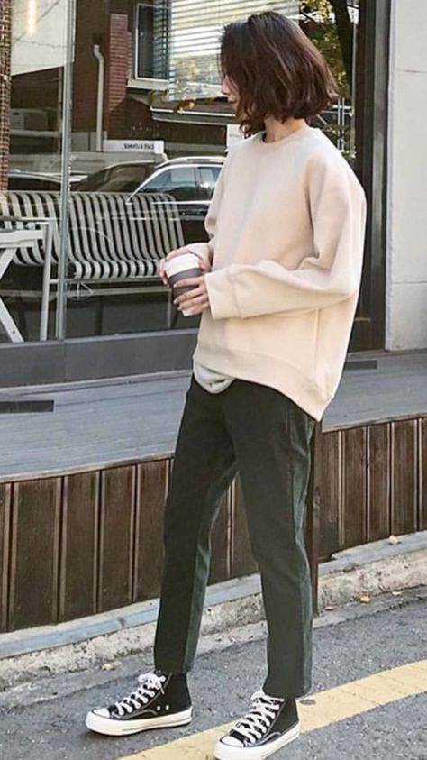 Minimal Stil, Minimalist Moda, Black Converse, Mode Casual, Street Style Winter, Mode Inspo, Tomboy Fashion, Sporty Chic, 가을 패션