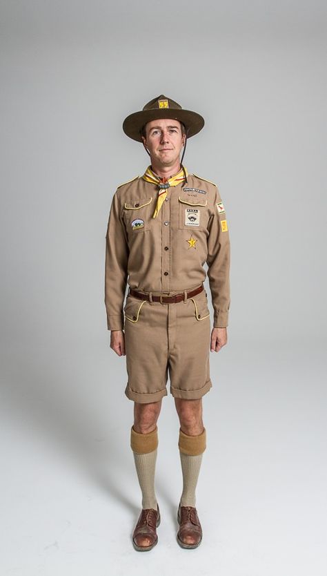 Moonrise Kingdom Edward Norton Moonrise Kingdom, Wes Anderson Costume Design, Moonrise Kingdom Edward Norton, Wes Anderson Icons, Wes Anderson Costume, Moonrise Kingdom Aesthetic, Moonrise Kingdom Costume, Wes Anderson Moonrise Kingdom, Wes Anderson Characters