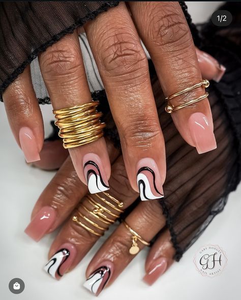 Face Art Nails, Gel C Nail Designs, Nails With One Design, One Nail Design Ring Finger, Nail Art Designs Square, Braiding Nails, Nail Designs With Black, Extra Short Nail Designs, Short Nails Black Women