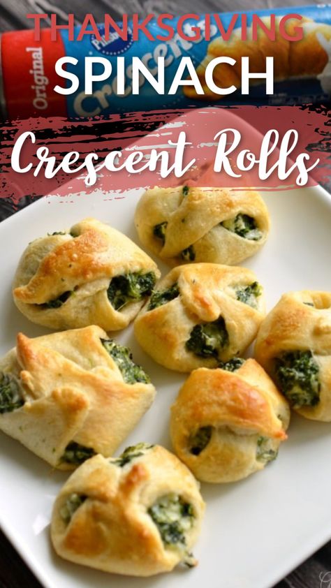 These tasty spinach crescent rolls are the perfect appetizer or side dish at your #Thanksgiving dinner. Your family will love them and they are super easy to make. Spinach Cresent Roll Recipes, Stuffed Crescent Roll Recipes, Spinach Crescent Rolls, Roll Appetizers, Crescent Roll Appetizers, Thanksgiving Snacks, Thanksgiving Food Sides, Thanksgiving Appetizer Recipes, Easy Thanksgiving Recipes