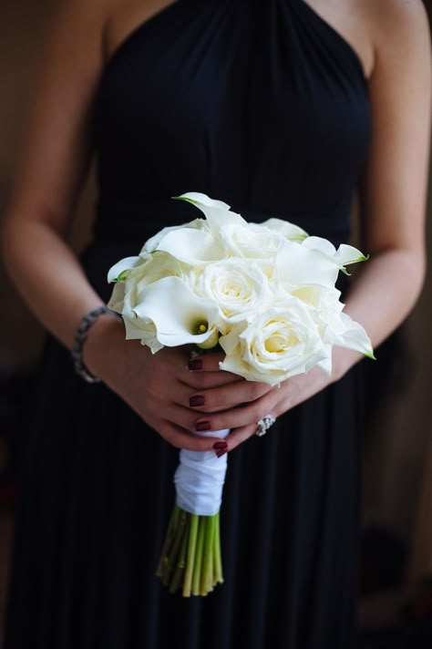 Lily And Rose Bouquet, Calla Lily Centerpieces, White Calla Lily Bouquet, Lily Centerpieces, Calla Lily Bridal Bouquet, Lily Bridal Bouquet, Calla Lily Bridal, Calla Lily Wedding, Bouquet Roses