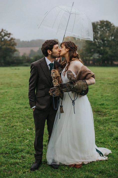 Autumn Barn Wedding, Original Wedding Ideas, Magical Autumn, Blue Photos, Fall Barn Wedding, Autumn Weddings, Wedding Newspaper, Wedding Inside, Wedding Pets