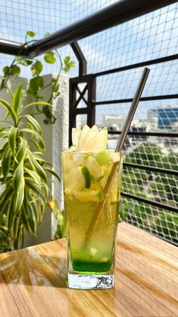 Ronak Choudhary on Instagram: "🍏 Green Apple Iced Tea 🍏 ☕️ 👇🏻👇🏻👇🏻 . Green Apple Syrup . 1 spoon chopped Apple . 1 spoon black tea and 1/2 spoon sugar . 1/2 lemon juice .1/2 glass soda . Frozen apple/lemon ice cubes 👇🏻👇🏻👇🏻 . In a pot add 1/2 cup water, tea and sugar. Brew it for 2-3 minutes. . In a glass apple syrup and lemon juice . Add fruit ice cubes . Add soda water . Add brewed tea . Top it with some chopped apple . Give it a good mix And enjoy 😉 Follow @hungerherb 🥰 Support Apple Iced Tea, Lemon Ice Cubes, Frozen Apple, Apple Syrup, Fruit Ice Cubes, Freezing Apples, Glass Apple, Lemon Ice, Apple Tea