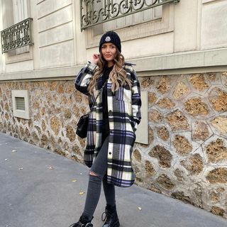 P A U L I N E C A S S I E (@pauline_cassie) • Photos et vidéos Instagram Plaid Coat Outfit, Zara Trench Coat, Red Checked Shirt, Zara Suits, Dresses Western, Oversized Button Down Shirt, Checked Jacket, Jean Jacket Women, Oversize Women