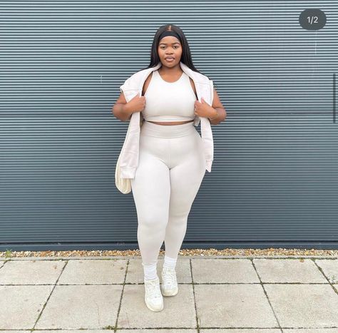 Samanthakashh Outfits, Curvy Fashionista, Fashion Bloggers, Fitness Inspo, Maybelline, Chic Outfits, Casual Dress, Fashion Blogger, Casual Outfits