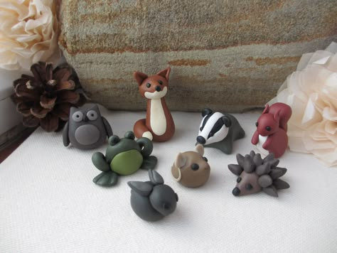 Woodland Army British wildlife polymer clay miniatures: fox, frog, skunk, squirrel, owl Jumping Clay, Polymer Clay Fairy, Polymer Clay Figures, Clay Fairies, Perler Bead Designs, Animal Cake, British Wildlife, Polymer Clay Animals, Polymer Clay Miniatures