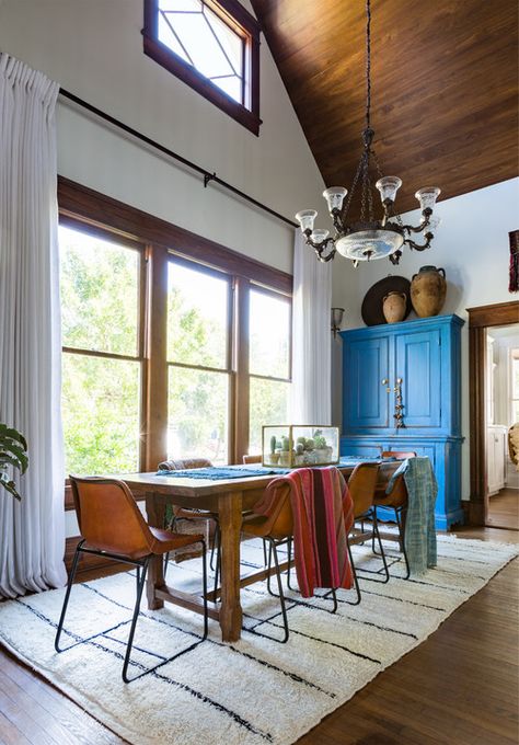 Southwestern Dining Room, Contemporary Dining Room Lighting, Boho Chic Interior Design, Industrial Style Table, Interior Design Rugs, Southwestern Home, Nest Design, Accent Wall Bedroom, Contemporary Dining Room