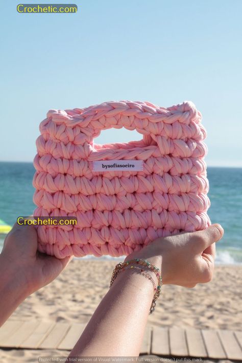 Rustic Fall Crochet Patterns for Farmhouse Decor Warmth and Style: Crochet Cardigans for Fall Mini Bag Crochet, Pink Crochet Bag, Crochet Pouches, Crochet Mini Bag, Crochet Store, Fall Crochet Patterns, Easy Crochet Animals, Handmade Crochet Bags, New Bags