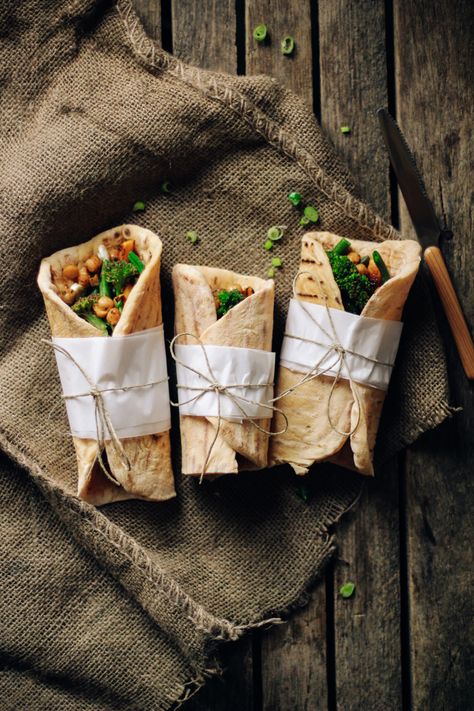 Pan Pita, Peanut Dipping Sauces, Vegan Wraps, Food Photography Tips, Healthy Vegetables, Wrap Recipes, Vegan Recipes Easy, Beautiful Food, Tahini