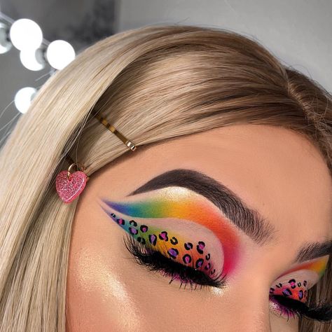 Lisa Frank Makeup, Makeup Dark, Dipbrow Pomade, Work Makeup, Eye Makeup Designs, Colorful Eye Makeup, Makeup Must Haves, Dark Brown Eyes, Creative Makeup Looks