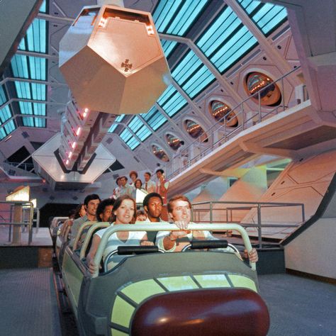 Space Mountain Pana-Vue slides 03 - The Spaceport Launch Walt Disney Paris, Disneyland Tomorrowland, Disneyland History, Disneyland Vintage, Disney Adult, Retro Disney, Disney Rides, Disney Memories, Space Mountain