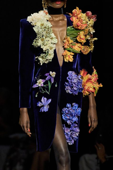 Schiaparelli Couture, Fall 2022 Couture, 2022 Couture, Couture Details, Gala Dresses, Winter 2022, Fall 2022, Embroidery Fashion, Runway Models