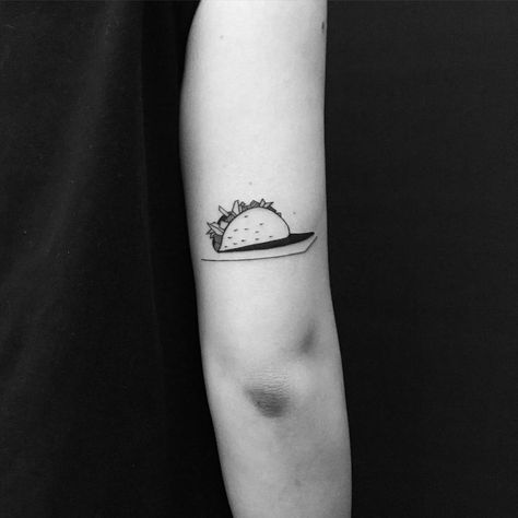 Black and white taco tattoo by Chinatown Stropky inked above the right elbow Taco Tattoo, Taco Tattoos, Tattoo Black And White, Worlds Best Tattoos, Black White Tattoos, Black And White Images, Alien Tattoo, Tattoo Photography, Tattoo Magazines