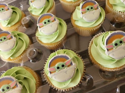 Cupcakes with little Baby Yoda plastic ring toppers Grogu Cupcakes, Cupcakes Baby Yoda, Baby Yoda Cupcakes, Yoda Cupcakes, Yoda Birthday, Yoda Cake, Star Wars Cupcakes, Star Wars Baby Shower, 2023 Party