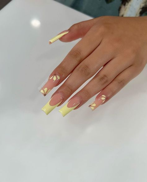 Prom Nails Acrylic Classy, Classy Spring Nails, Prom Nails Acrylic, Spring Break Nails Acrylic, Spring Nails 2022, Best Summer Nails, Acrylic Nail Designs Coffin, Nails Easter, Spring Break Nails