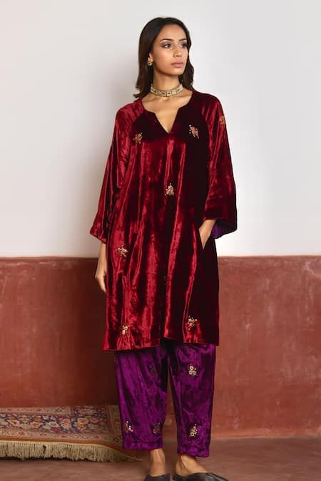 Velvet Kurtis Design, Velvet Kurta Set, Velvet Salwar, Velvet Kurta, Red Kurta, Salwar Pattern, Pakistani Dresses Casual, Handwoven Fabric, Purple Velvet