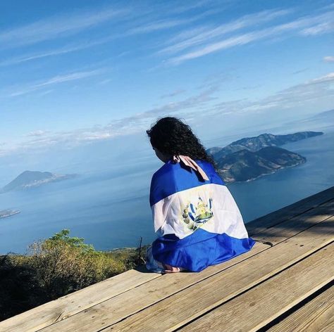 Salvadoran flag El Salvador Pfp, El Salvador Aesthetic, Salvadoran Art, Salvadoran Flag, El Salvador Culture, Salvadorian Food, El Salvador Travel, El Salvador Flag, Heart Shaped Lips