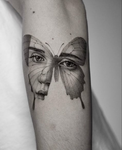 Butterfly With Face Tattoo, Face Butterfly Tattoo, Mariposas Tattoo, Portal Tattoo, New Age Tattoo, Age Tattoo, Darkside Tattoo, Realistic Butterfly Tattoo, Borboleta Tattoo