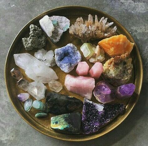 Crystal Vibes, Crystal Aesthetic, Crystal Magic, Meditation Room, Gems And Minerals, Crystals Minerals, Rocks And Minerals, New Age, Rocks And Crystals