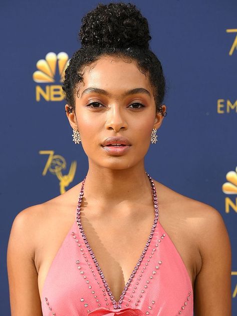 Topknot Hairstyles, Knot Hairstyles, Two Buns, Yara Shahidi, Hair Knot, The Emmys, Small Braids, Front Hair Styles, Celebrity Hair Stylist