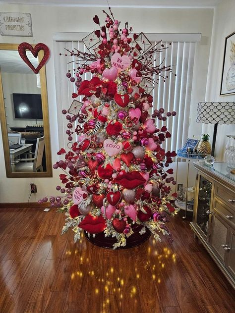 Mini Valentines Tree, Year Round Decorated Tree, Holiday Trees Year Round Decorating Ideas, Year Round Holiday Tree Ideas, Valentine’s Day Christmas Tree Decorations, Valentine’s Tree, Valentine's Day Christmas Tree, Valentines Christmas Tree Ideas, Valentines Day Tree Ideas