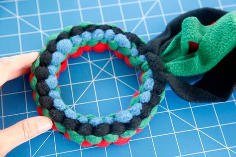 DIY Square Knot Fleece Loop Dog Tug Toy - Dalmatian DIY Diy Dog Games, Wallpaper Pug, Dog Boredom Buster, Diy For Dogs, Surprised Dog, Dog Tug Toy, Homemade Dog Toys, Dog Boredom, Dogs Diy Projects