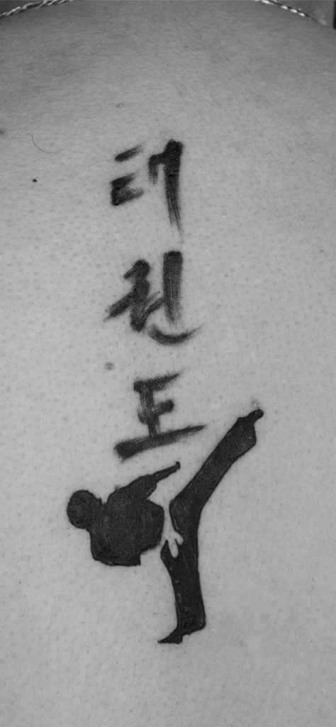 Pin de Jennifer Godsey em tattoos #taekwondo Tkd Tattoo Ideas, Tae Kwon Do Tattoo, Taekwondo Tattoo Ideas, Karate Tattoo Ideas, Taekwondo Tattoo, Karate Tattoos, Martial Arts Tattoos, Tattoo Word Fonts, Ems Tattoos