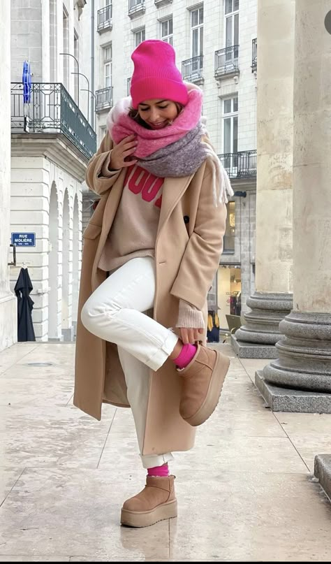 Burnt Orange Joggers Outfit, Casual Winter Lunch Outfit, Cute And Warm Winter Outfits, Plus Size Autumn Fashion 2024, Colorful Outfits Winter, Relax Outfits Women, Spring 25 Fashion Trends, Pink Scarf Outfit Winter, Pink Autumn Outfit