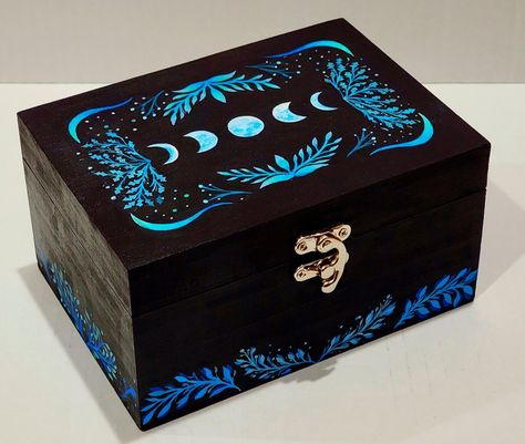 Handpainted trinket box, wooden trinket box, wooden jewelry box, handpainted jewerly box, wooden box art, spice box, witch box, unique gifts, gifts, cottage core gifts, altar box. Witch Boxes Painted, Wood Box Painting Ideas For Boyfriend, Wooden Boxes For Gifts, Wooden Chest Paint Ideas, Painted Jewelry Boxes Ideas, Cute Painted Boxes Ideas, Wooden Jewelry Box Painting Ideas, Decorating Boxes Ideas Gift, Painted Wood Box Ideas